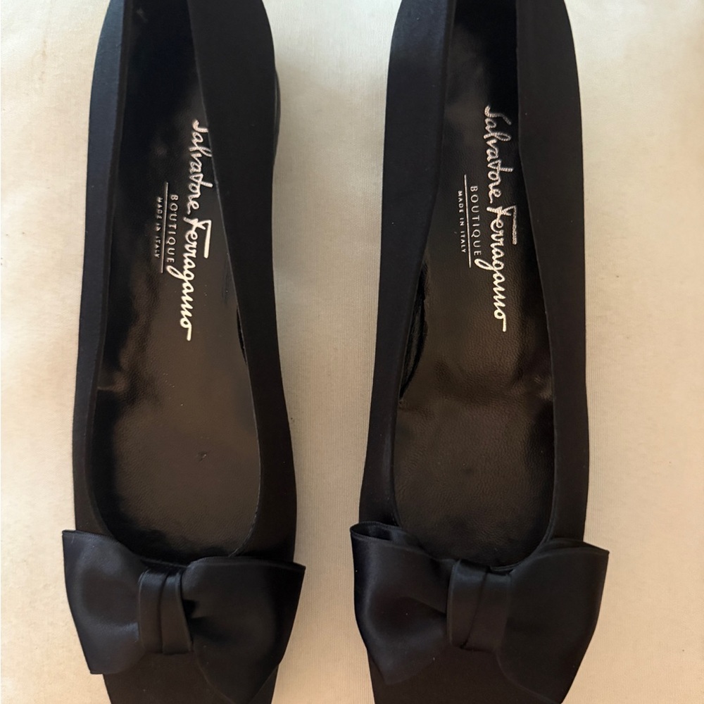 Salvatore Ferragamo Black Flats with Bow - Picture 4 of 8